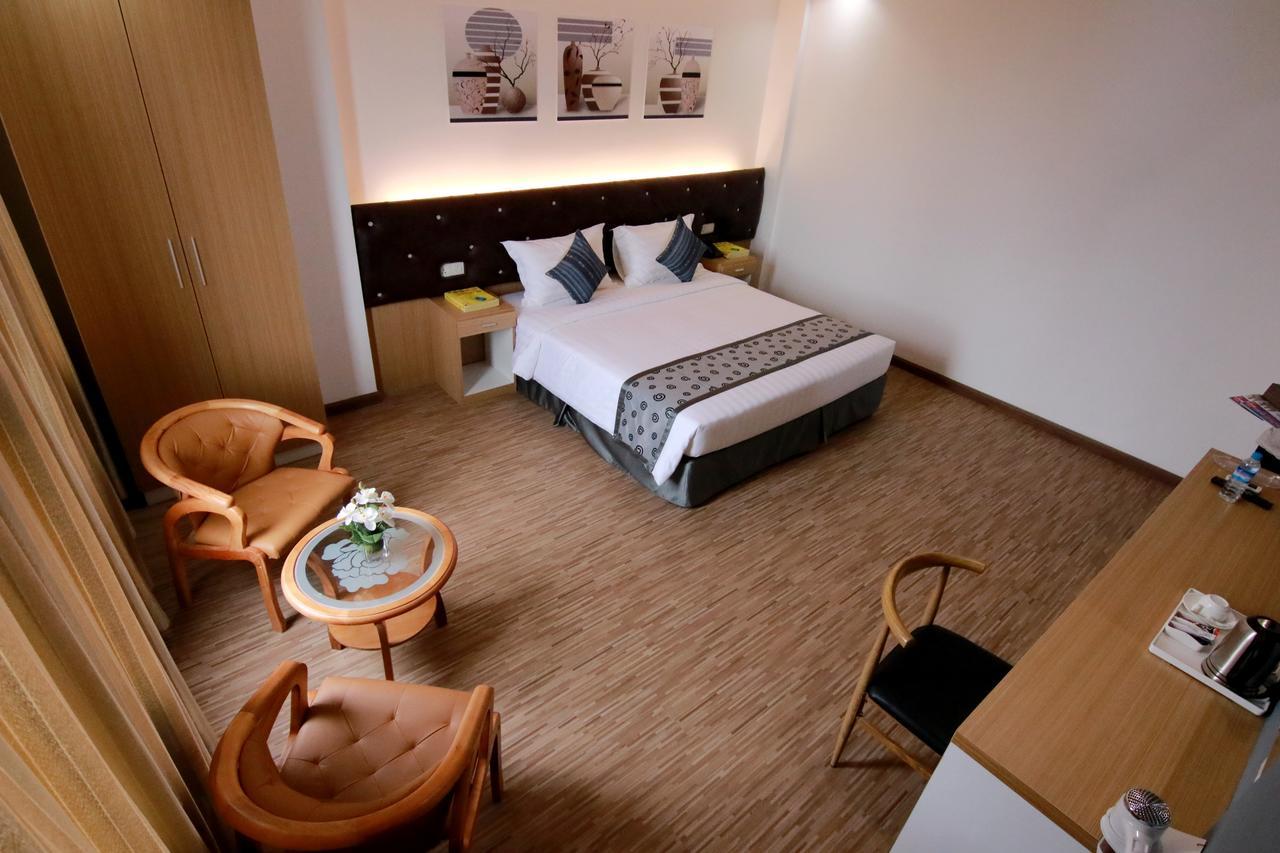 Botahtaung Hotel Янгон Экстерьер фото