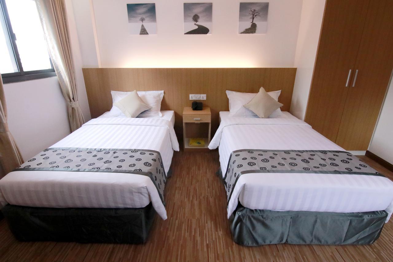 Botahtaung Hotel Янгон Экстерьер фото