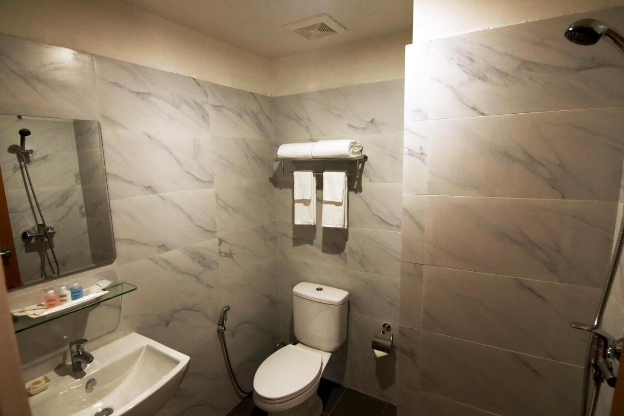 Botahtaung Hotel Янгон Экстерьер фото