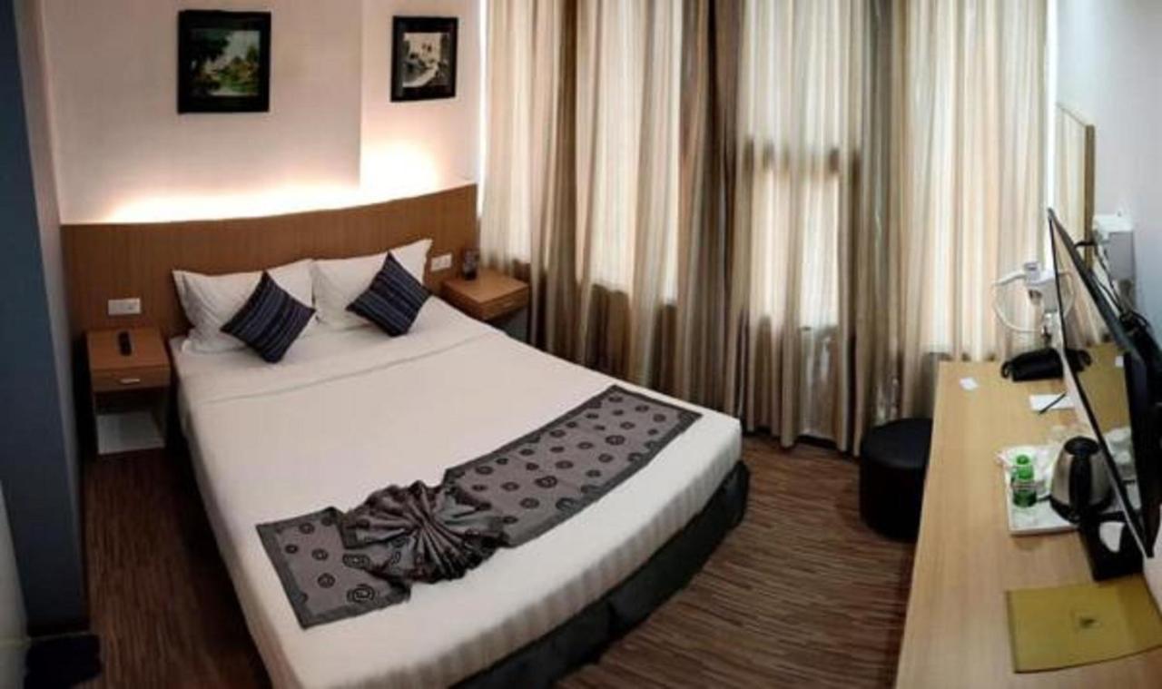 Botahtaung Hotel Янгон Экстерьер фото