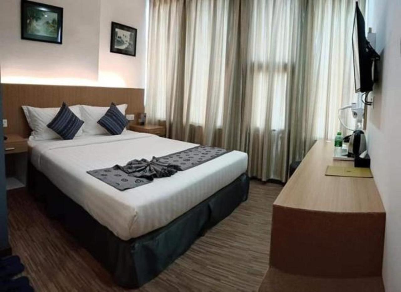 Botahtaung Hotel Янгон Экстерьер фото