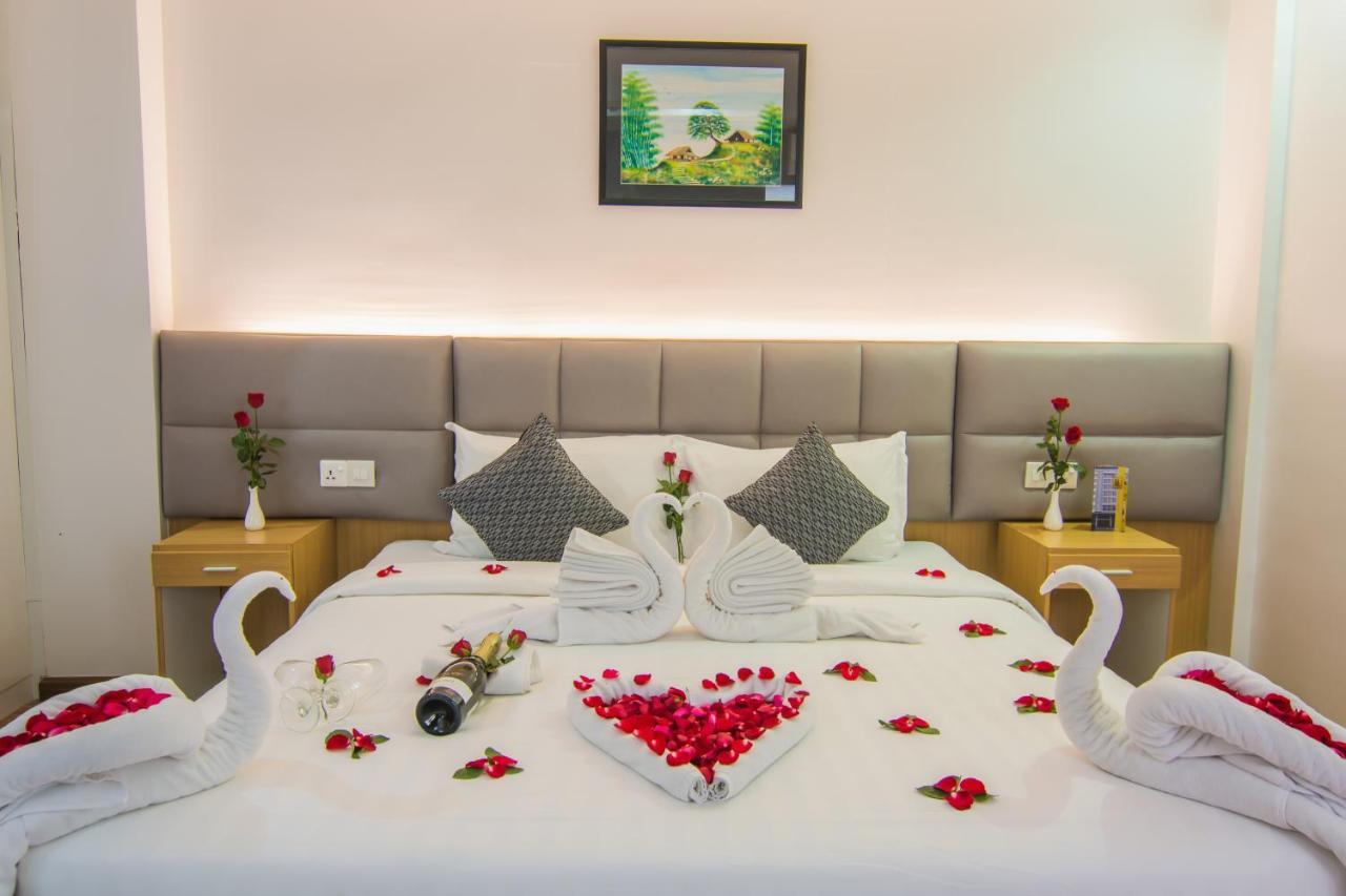 Botahtaung Hotel Янгон Экстерьер фото