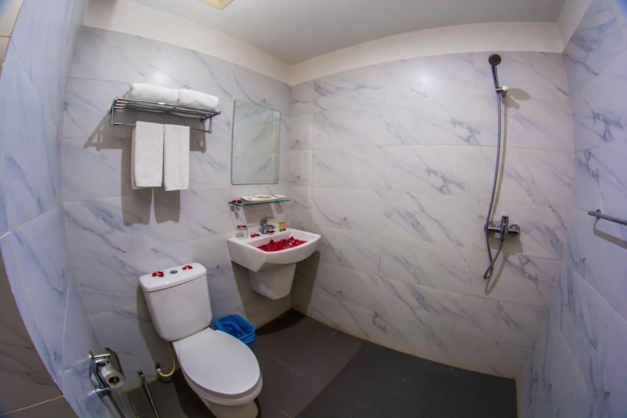 Botahtaung Hotel Янгон Экстерьер фото