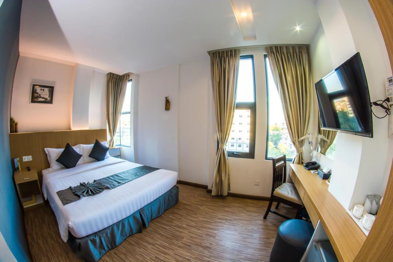 Botahtaung Hotel Янгон Экстерьер фото