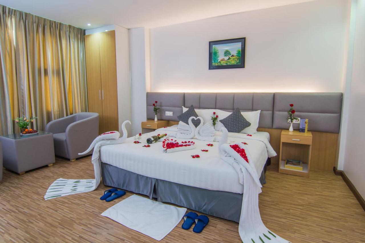 Botahtaung Hotel Янгон Экстерьер фото