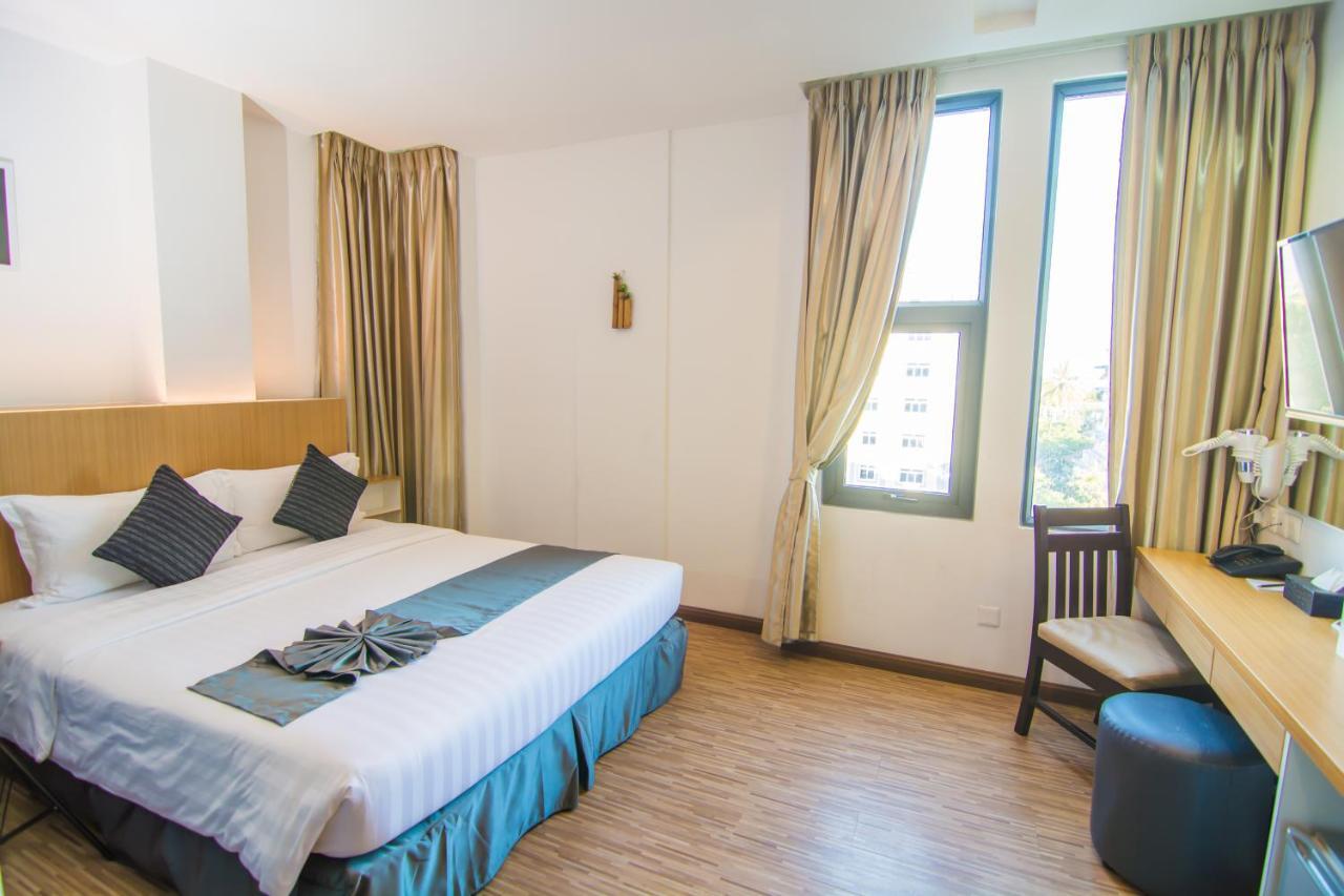 Botahtaung Hotel Янгон Экстерьер фото